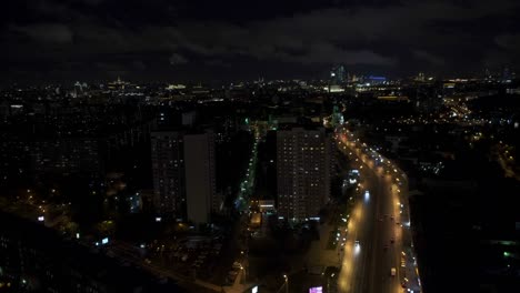 Moskau:-Ansicht-von-oben-die-Stadt-bei-Nacht-4K