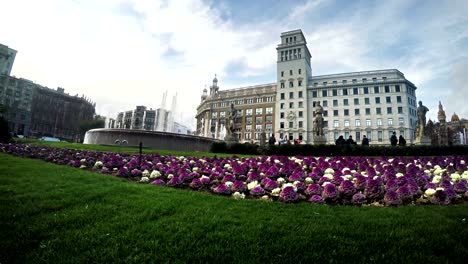 Fuentes-en-Plaça-Catalunya,-Barcelona,-España.