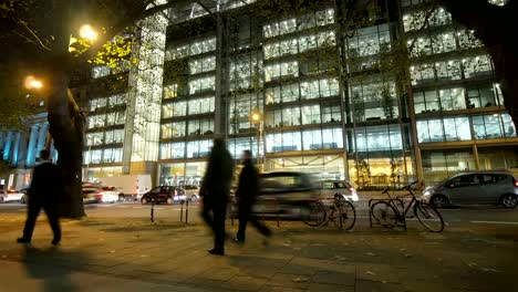 Nacht-Zeit-Pendler-auf-der-Euston-Road,-London.