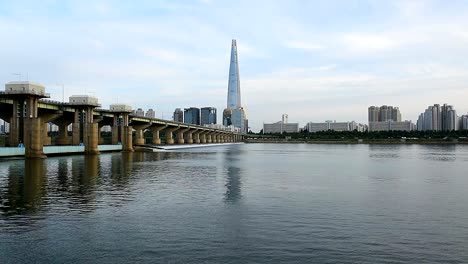 Seoul-City-and-Lotte-Tower-,South-Korea.