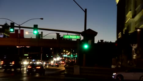 Straßenschild-Las-Vegas-Boulevard-bei-Nacht