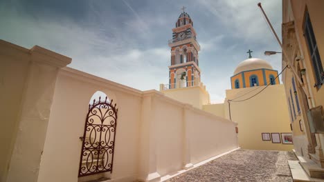 sonnigen-Tag-berühmte-Santorini-Insel-Oia-Stadt-Kirche-Panorama-4-k-Zeit-hinfällig,-Griechenland