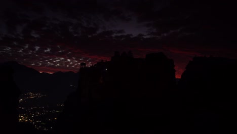 Night-over-Varlaam-monastery-in-Meteora,-Greece