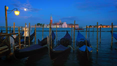 Gondolas-in-lagoon-of-Venice,-Italy