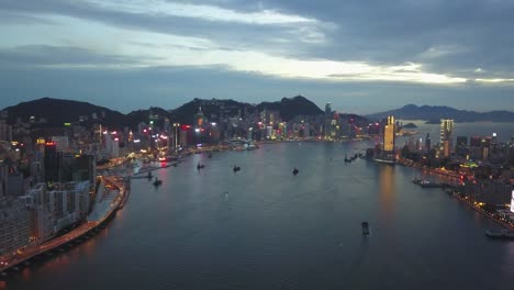 4K-Aufnahmen-von-Hong-Kong-Island-und-Kowloon-Stadt-aus-Vogelperspektive