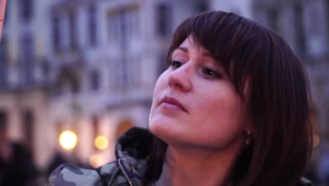 Lady-tourist-takes-pictures-on-Grand-Place-in-Brussels,-Belgium.slow-motion.-dolly-zoom-effect