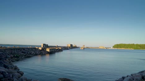 Die-Landschaft-Blick-auf-den-Hafen-Hafen-in-Hara-Estland