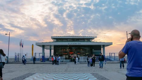 people-in-front-of-ferry-pier,-time-lapse,-sunset,