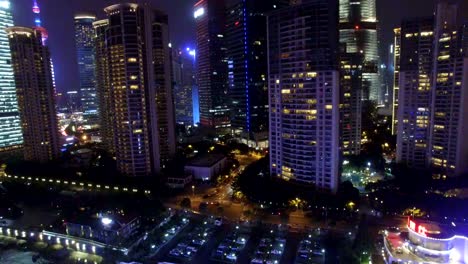 Toma-aérea-del-paisaje-urbano-de-Shanghai-y-horizonte-en-la-noche-de-Shanghai,-China