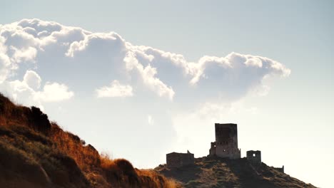 Casa-de-piedra-antigua-torre-en-Mani,-Grecia.-Lapso-de-tiempo