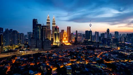 Lapso-de-tiempo-del-paisaje-urbano-de-kuala-lumpur-de-día-a-noche