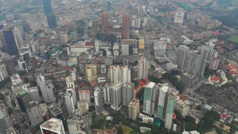 antena-del-edificio-cuadrado-de-tiempo-famoso-centro-de-paisaje-urbano-de-Kuala-lumpur-Malasia-panorama-4k