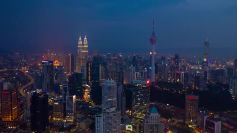 Sonnenuntergang-Kuala-Lumpur-Stadtzentrum-Antenne-Panorama-Zeitraffer-4k-Malaysia