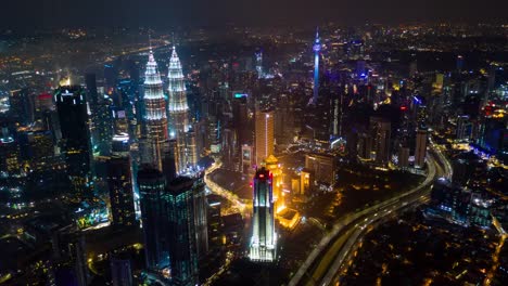 antena-centro-de-noche-kuala-lumpur-Malasia-timelapse-4k-de-panorama