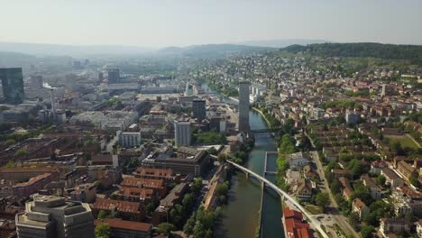 Sommertag-zurich-Innenstadt-Flussufer-Luftpanorama-4k-Schweiz