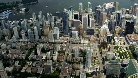 Antena-en-el-último-piso-con-vista-al-centro-de-la-ciudad-de-Vancouver,-rascacielos