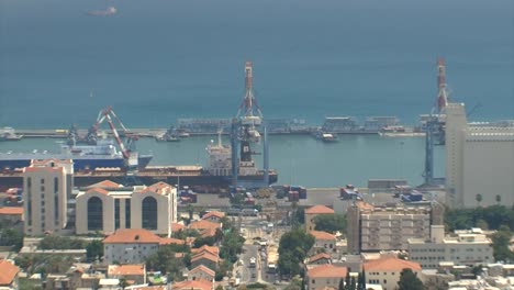 Haifa-Bahaim-Temple-Garden-Zoom-out-from-Bay.