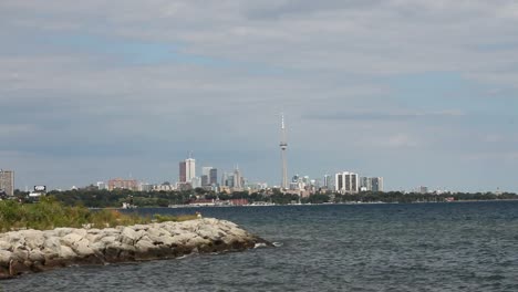 Lago-Ontario-con-Panorámica-de-Toronto