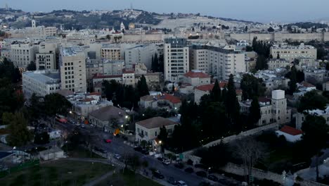 Lapso-de-tiempo-del-anochecer-hasta-la-noche-Vista-aérea,-Jerusalén,-Israel