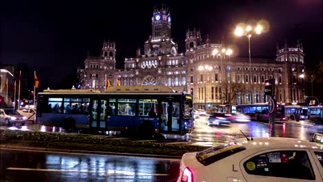 Madrid-en-la-noche,-lapso-de-tiempo-de-tráfico