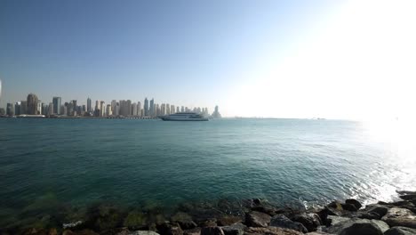 Luz-de-día-de-la-marina-de-dubai-panorámica-time-lapse