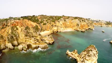 Metraje-aéreo-Lagos,-puente-de-la-piedad,-Algarve,-Portugal