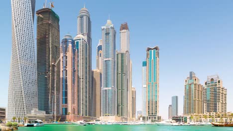 VAE-Sommertag-Dubai-Marina-berühmten-Golf-Gebäude-Veranstaltungsraum-\"-panorama\"--4-k-Zeitraffer