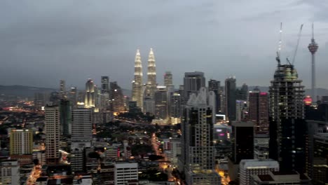 Zeitraffer-der-Nacht-kommen-nach-Kuala-Lumpur,-Malaysia