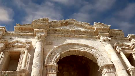 Arch-of-Hadrian-in-Gerasa-(Jerash)---was-built-to-honor-the-visit-of-emperor-Hadrian-to-Jerash-in-129/130-AD,-Jordan