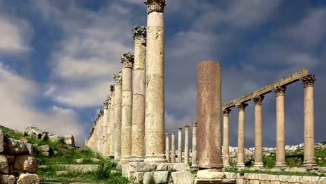 Römische-Ruinen-in-der-jordanischen-Stadt-Jerash-(Gerasa-der-Antike),-die-Hauptstadt-und-größte-Stadt-Jerash-Governorate,-Jordanien