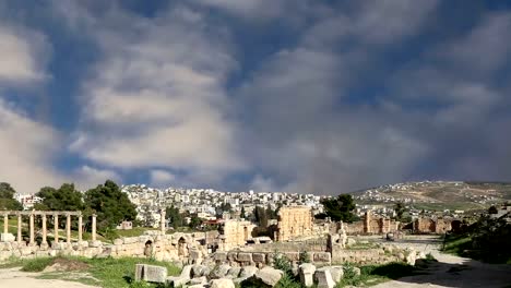 Römische-Ruinen-in-der-jordanischen-Stadt-Jerash-(Gerasa-der-Antike),-die-Hauptstadt-und-größte-Stadt-Jerash-Governorate,-Jordanien