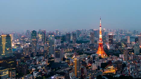 Zeitraffer-der-Skyline-mit-dem-Tokyo-Tower-bei-Sonnenuntergang