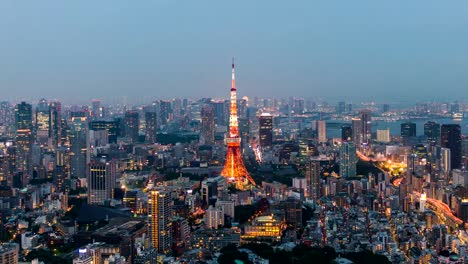 Zeitraffer-der-Skyline-mit-dem-Tokyo-Tower-bei-Sonnenuntergang