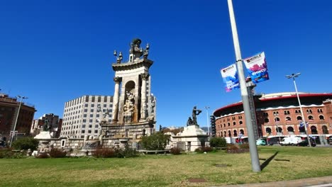 Plaza-España-Plaza-de-la-Fira-de-Barcelona-vida-cámara-coche