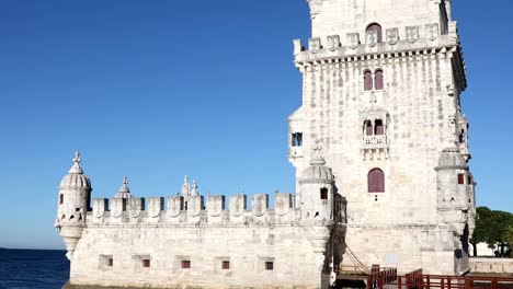 Turm-von-Belem-an-klaren-sonnigen-Tag