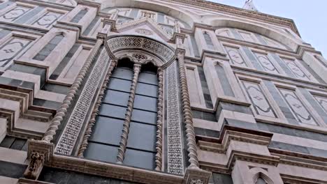close-up-view-of-the-Basilica-of-Santa-Maria-del-Fiore-in-Florence,-Italy