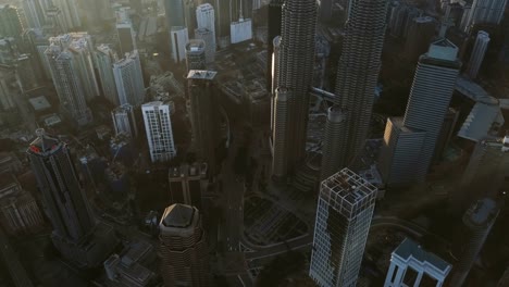 Imágenes-de-Aerial-drone-en-el-horizonte-de-la-ciudad-de-Kuala-Lumpur