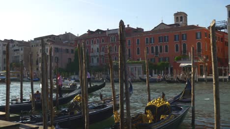 Italien-Rialto-Brücke-Tag-Venedig-Bucht-Restaurant-Gondel-Parkplatz-Stadtpanorama-4k