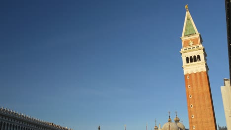 Italien-Venedig-Stadt-berühmten-Sonnenuntergang-Zeit-San-Marco-Kathedrale-quadratische-Companile-Panorama-4k