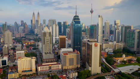 Timelapse-del-día-desde-alta-Atalaya-con-vistas-a-la-ciudad-de-Kuala-Lumpur