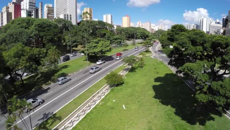 Aerial-View-von-23-de-Maio-Avenue-in-Sao-Paulo,-Brasilien