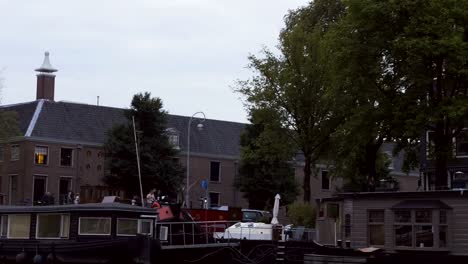 Casas-flotantes-y-edificios-de-apartamentos-en-Amsterdam