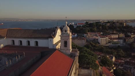 Portugal-atardecer-miradouro-da-senhora-panorama-aérea-de-la-ciudad-de-monte-Lisboa-4k