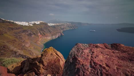 sonnigen-Tag-Santorini-Insel-Vulkan-Hügel-Küste-Panorama-4-k-Zeit-hinfällig,-Griechenland