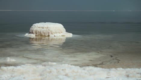 Tracking-shot-of-salt-deposits-on-the-banks-of-the-Dead-Sea-in-israel