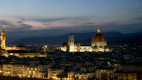 abenddämmerung-Schuss-von-der-Duomo-und-Florenz-in-Italien