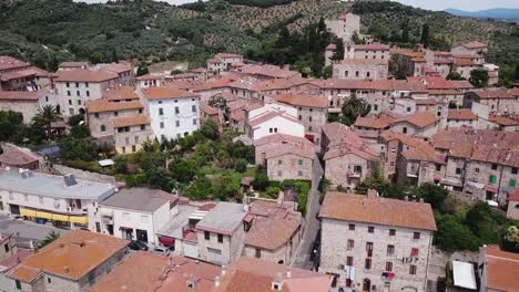 Suvereto,-Tuscany,-Italy.-Vista-aérea-de-las-calles-de-la-ciudad