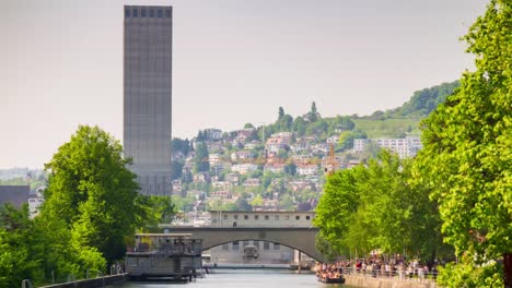 der-Schweiz-Tag-leichte-Zürich-Stadtbild-berühmten-Fluss-Brücke-Panorama-4k-Zeitraffer