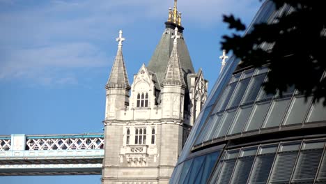 Hermosa-vista-del-puente-de-la-torre-en-día-soleado---Londres,-Reino-Unido