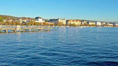 Panorama-auf-dem-Damm-des-Zürichsee,-Schweiz